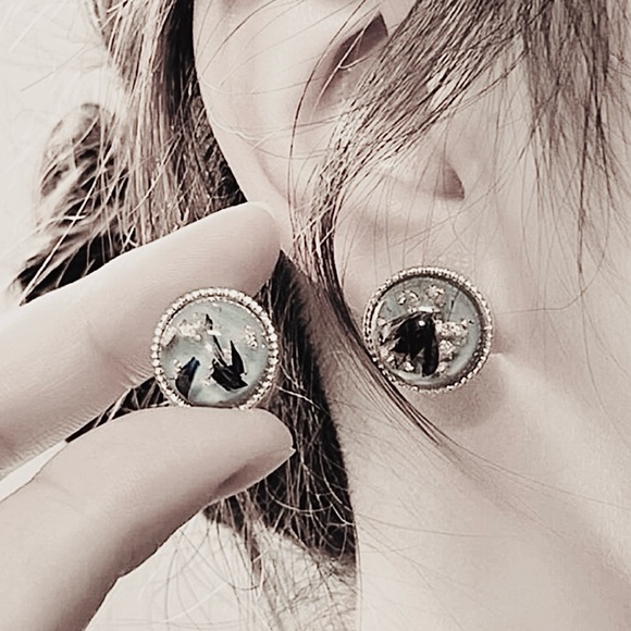 “Navy Calla Lily Petals” Blue Pressed Preserved Dried Flower Gold Flake Orb Stud - Picture 3 of 16